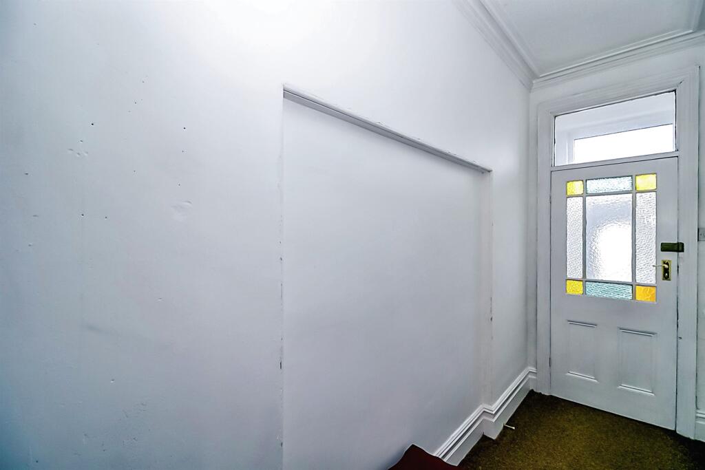 6 bedroom terraced house for sale in Harbour Road, Barry, CF62