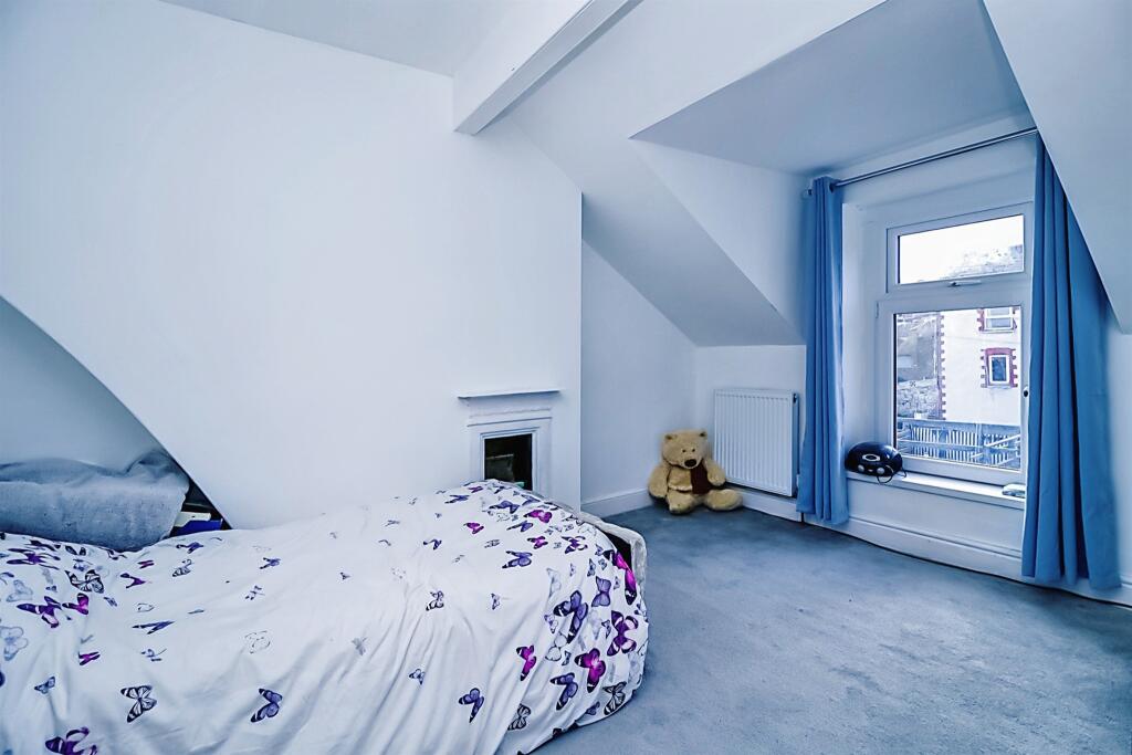 6 bedroom terraced house for sale in Harbour Road, Barry, CF62
