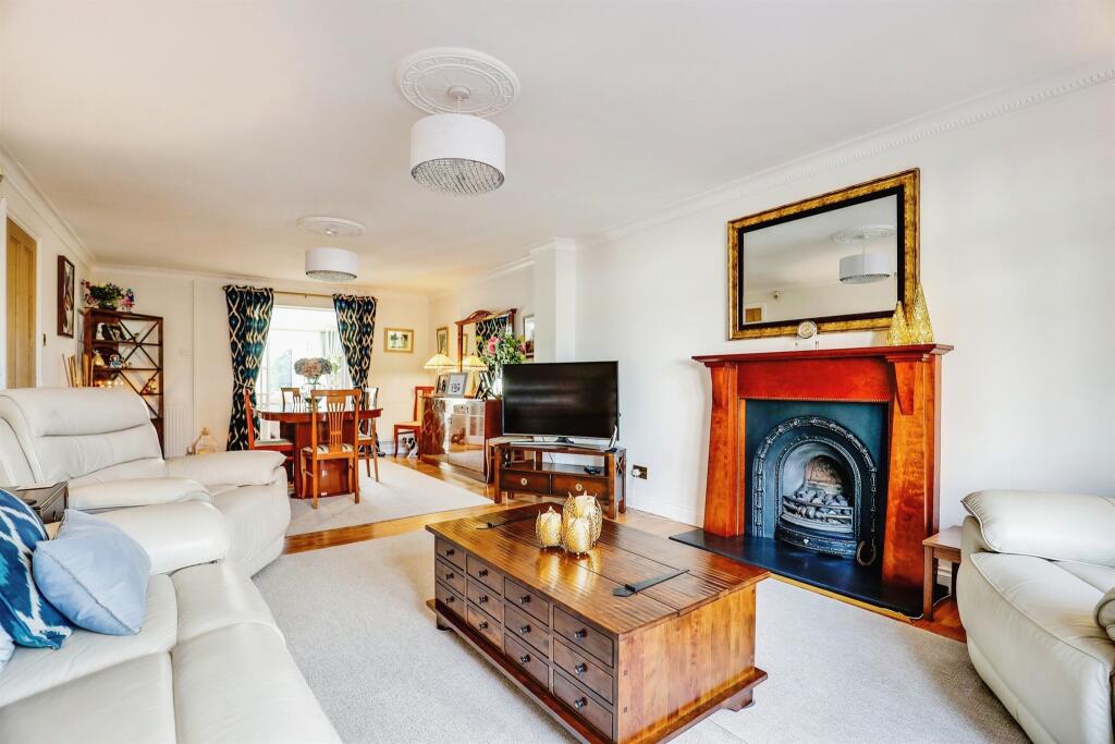 5 bedroom detached house for sale in Celtic Way, Rhoose, Barry, CF62