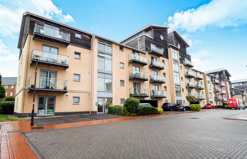 Main image of property: Glanfa Dafydd, Barry