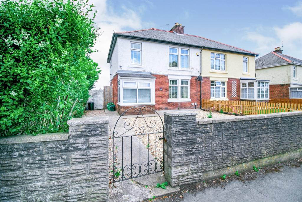 3 bedroom semidetached house for sale in Colcot Road, Barry, CF62