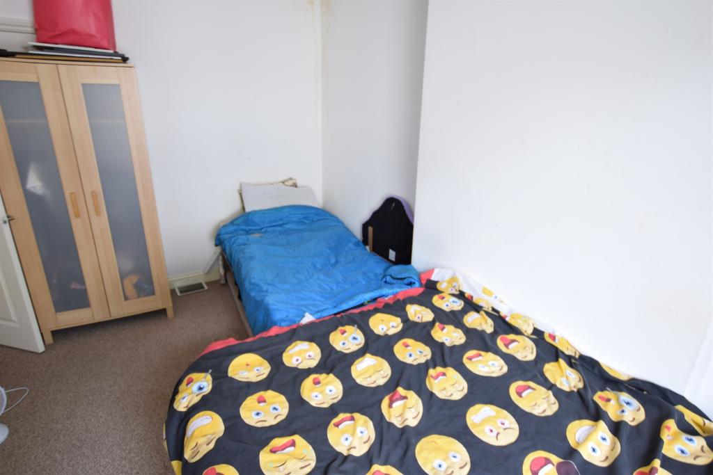 4 bedroom terraced house for sale in Commercial Road, Llanhilleth