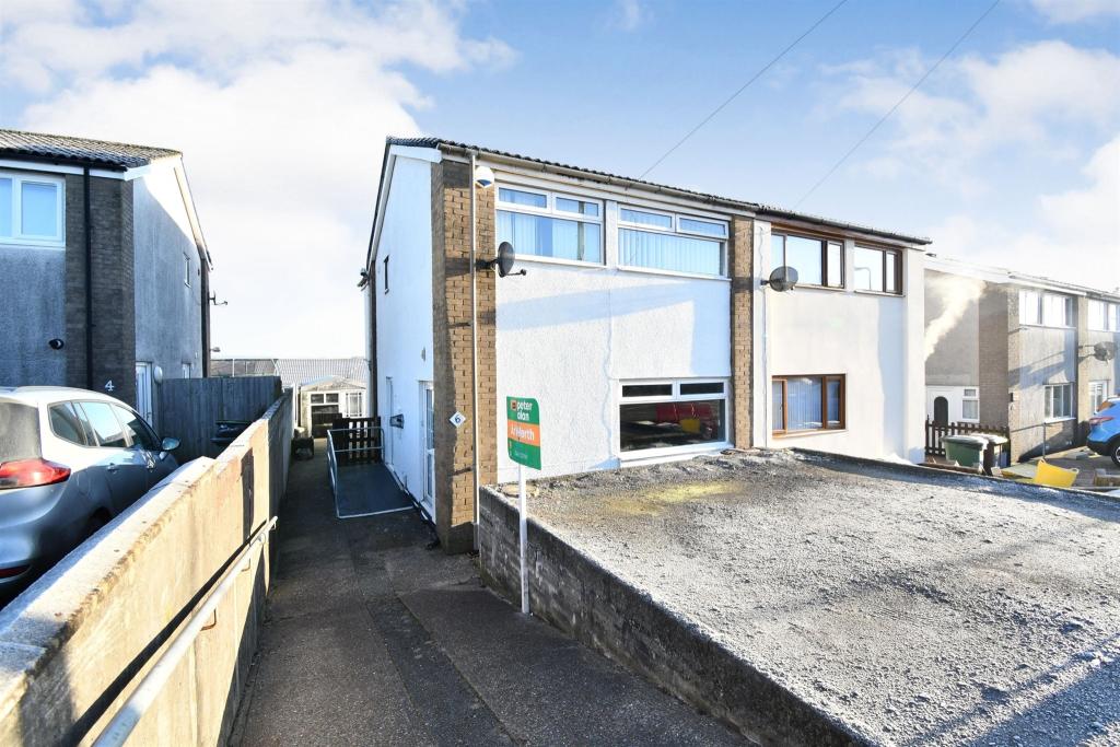 3 bedroom semidetached house for sale in Forest Avenue, Cefn Hengoed