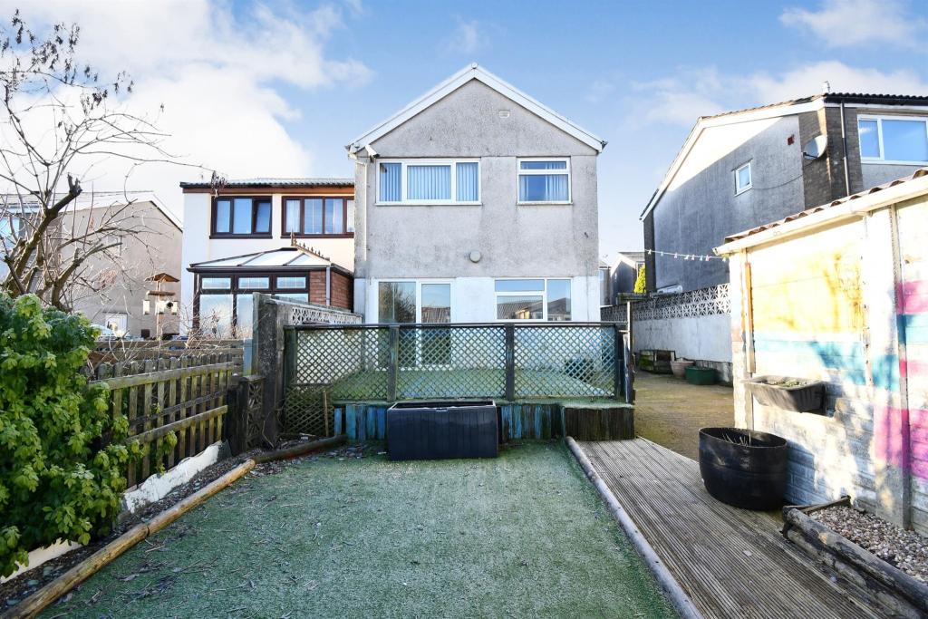 3 bedroom semidetached house for sale in Forest Avenue, Cefn Hengoed