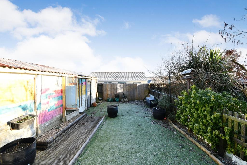 3 bedroom semidetached house for sale in Forest Avenue, Cefn Hengoed