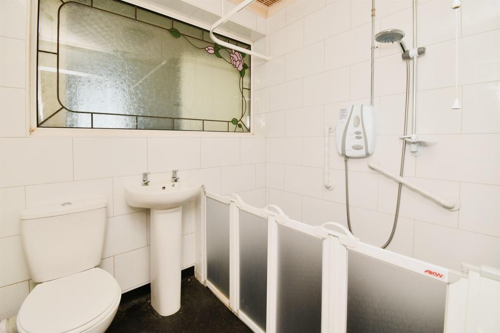 3 bedroom semidetached house for sale in Forest Avenue, Cefn Hengoed