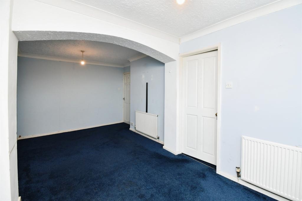 3 bedroom semidetached house for sale in Forest Avenue, Cefn Hengoed