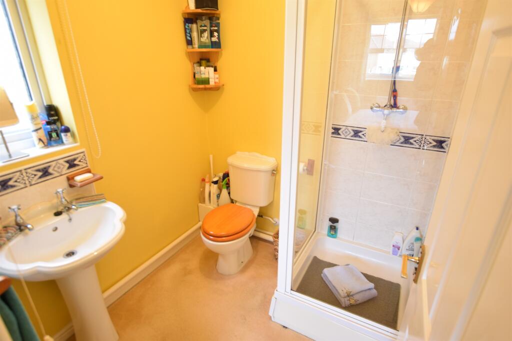 3 bedroom detached house for sale in Groveside Road, Oakdale, Blackwood