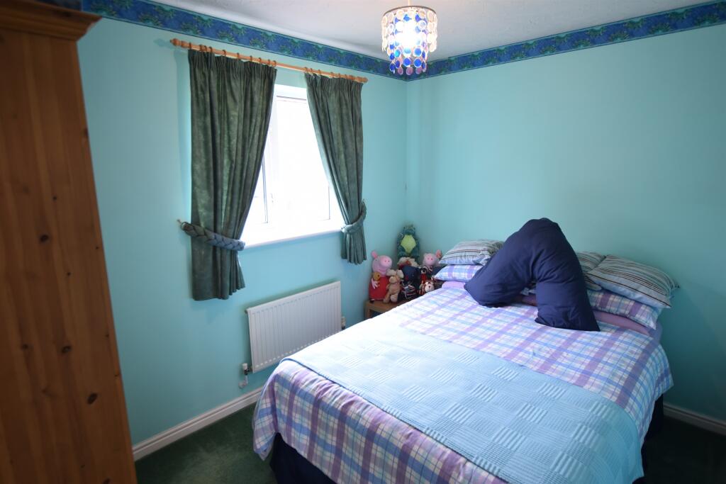 3 bedroom detached house for sale in Groveside Road, Oakdale, Blackwood