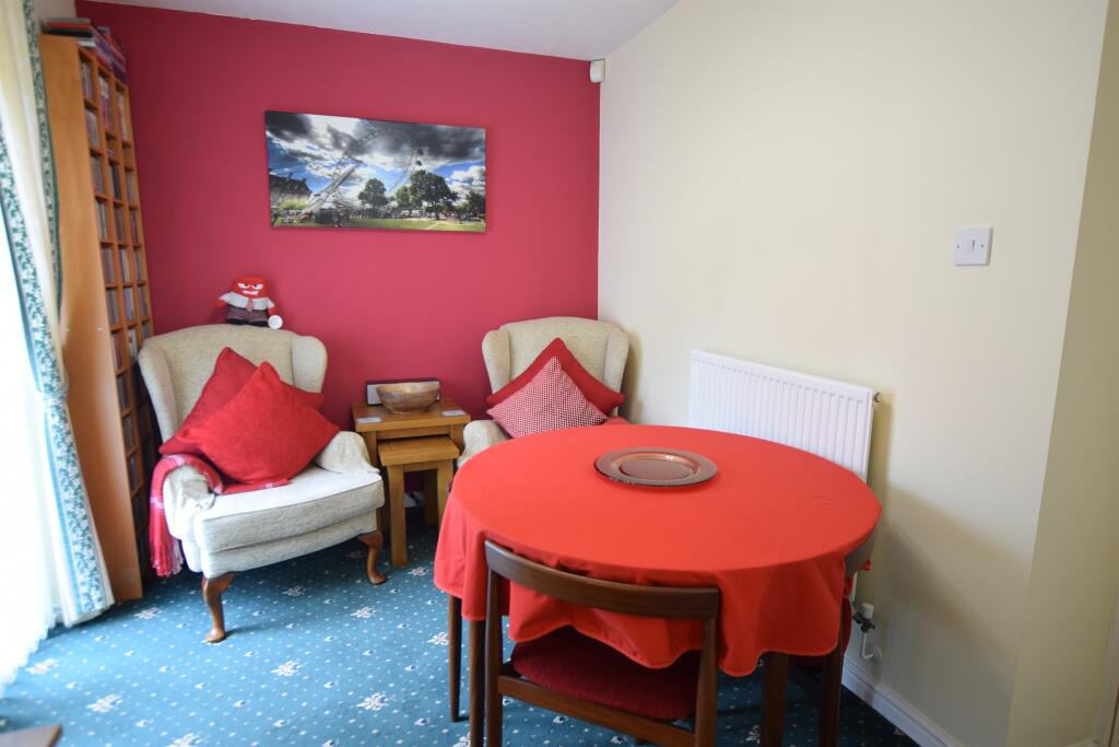 3 bedroom detached house for sale in Groveside Road, Oakdale, Blackwood