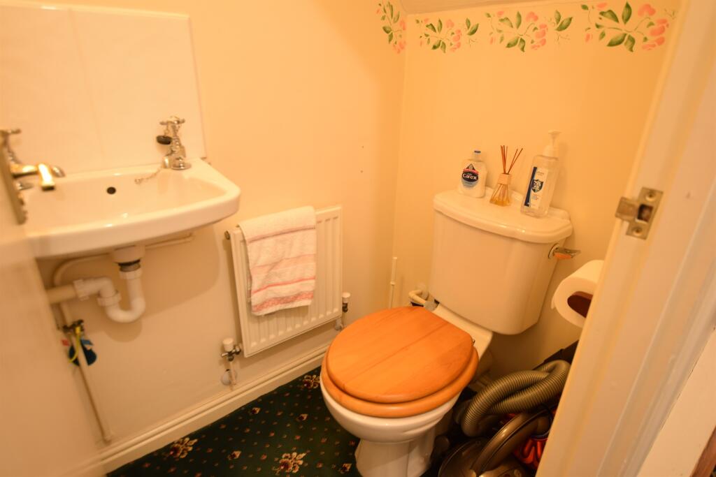 3 bedroom detached house for sale in Groveside Road, Oakdale, Blackwood