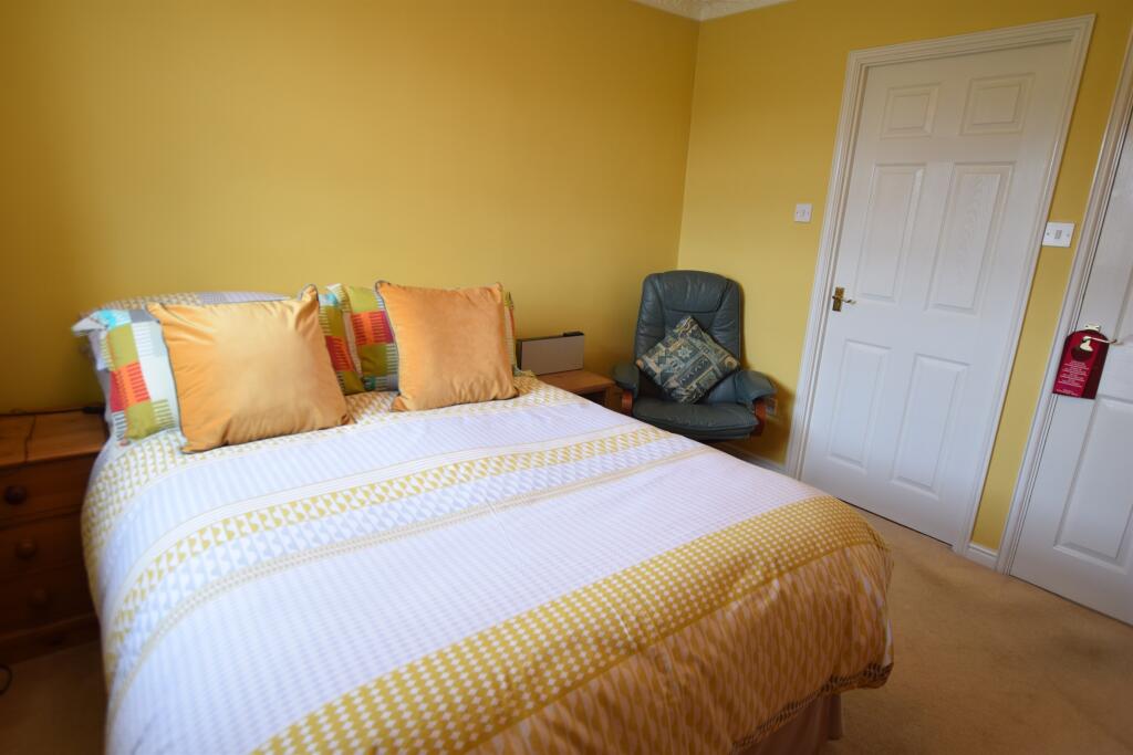 3 bedroom detached house for sale in Groveside Road, Oakdale, Blackwood