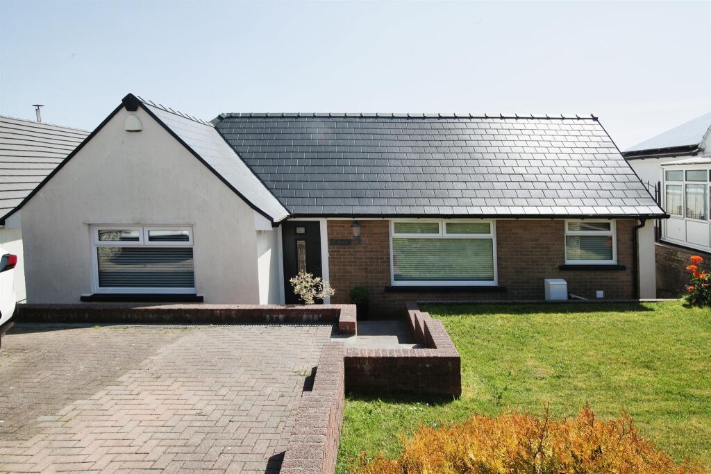 2 bedroom detached bungalow for sale in Highfield Road, Pontllanfraith