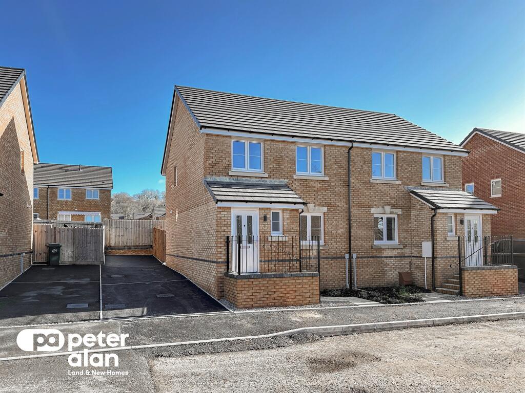 3 bedroom semidetached house for sale in Oak Grove, Aberbargoed