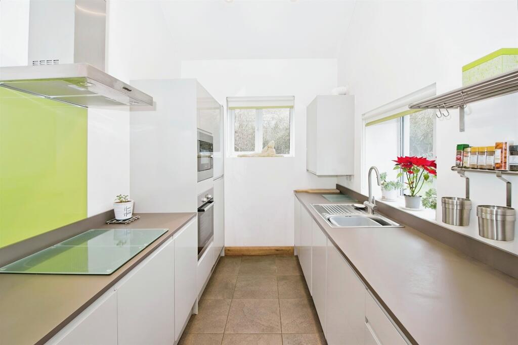 Additional property image - Heol-Y-Felin, Cefn Hengoed, Hengoed