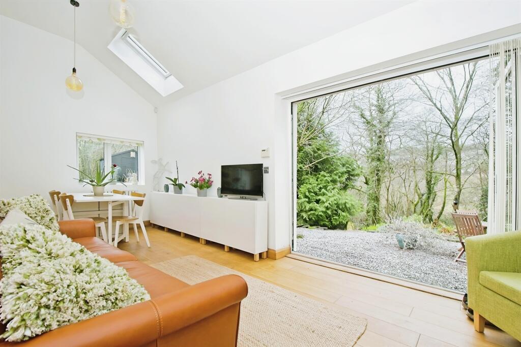 Additional property image - Heol-Y-Felin, Cefn Hengoed, Hengoed