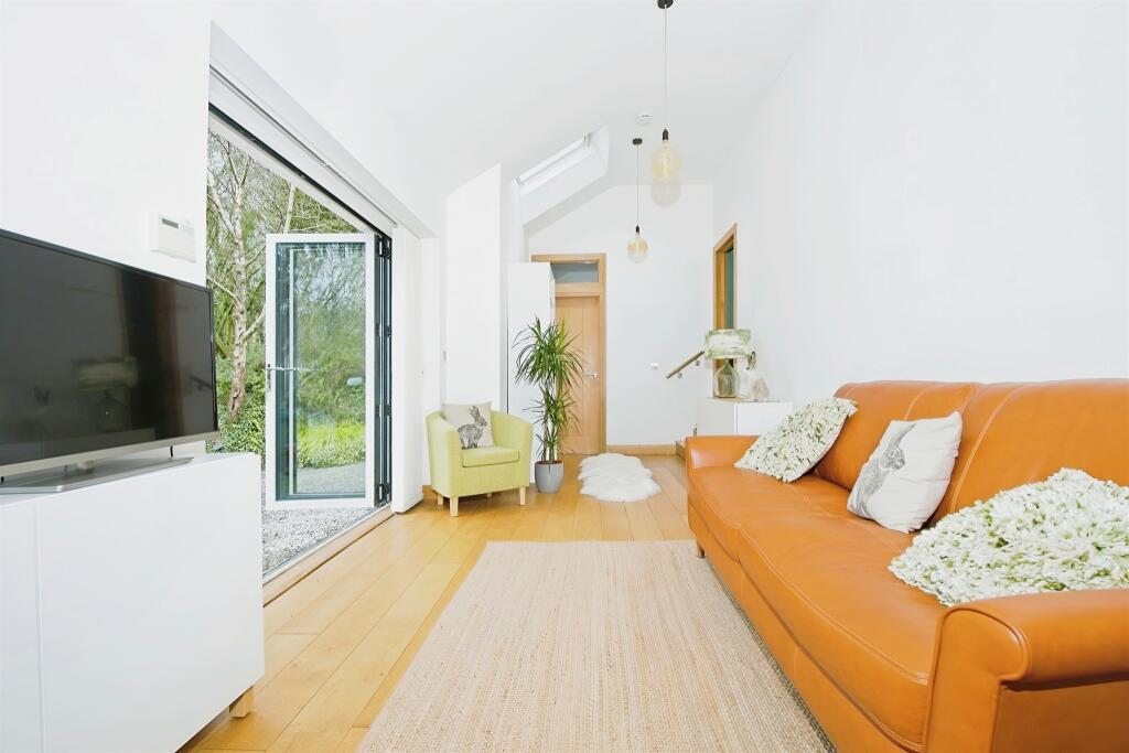 Additional property image - Heol-Y-Felin, Cefn Hengoed, Hengoed