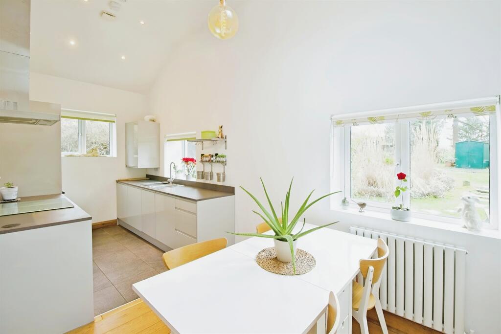 Additional property image - Heol-Y-Felin, Cefn Hengoed, Hengoed