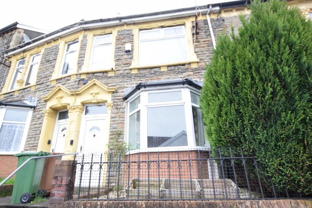 3 bedroom terraced house for sale in Queens Road, Elliots Town, New