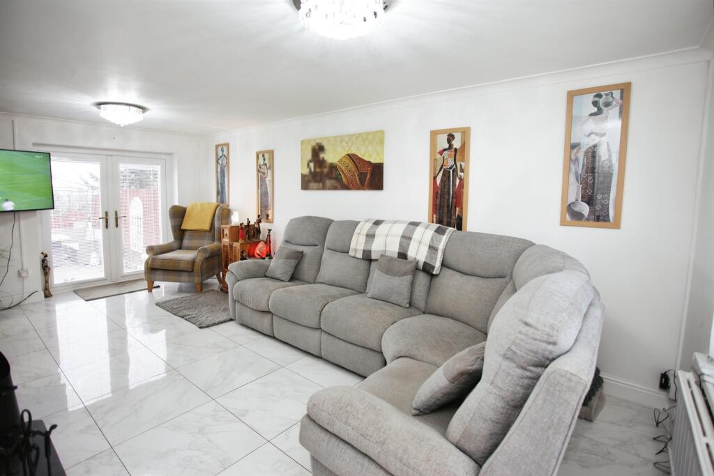 Additional property image - Hengoed Hall Drive, Cefn Hengoed, HENGOED