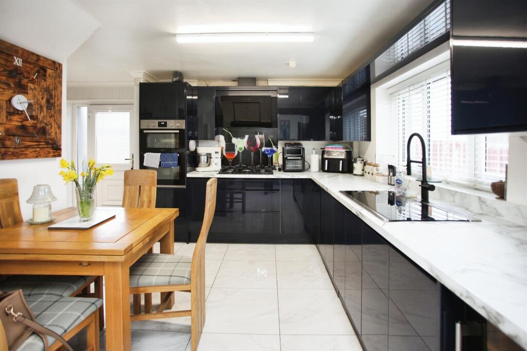 Additional property image - Hengoed Hall Drive, Cefn Hengoed, HENGOED
