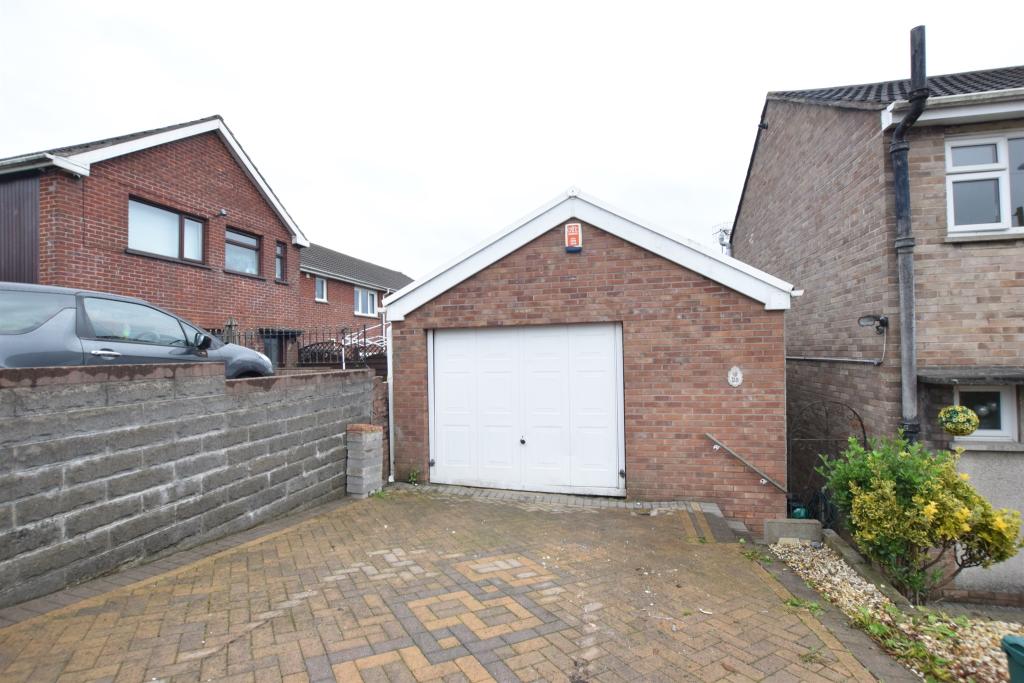 3 bedroom semidetached house for sale in Waunborfa Road, Cefn Fforest