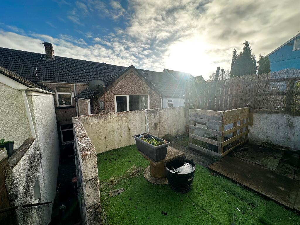 3 bedroom terraced house for sale in Norfolk Street, Swansea, SA1