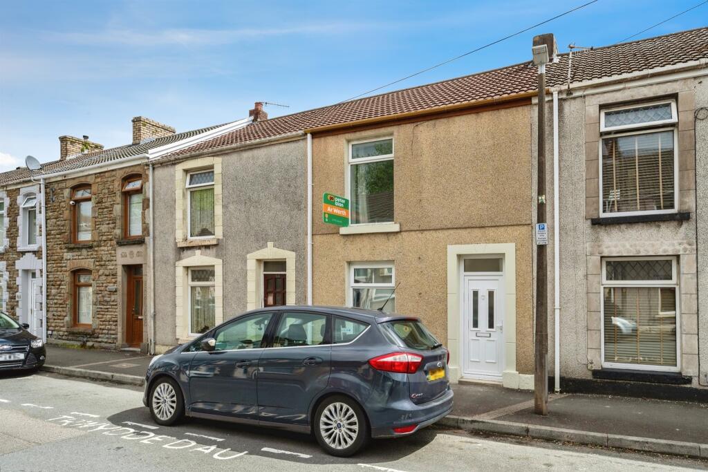 4 bedroom terraced house for sale in Pentre Treharne Road, Landore