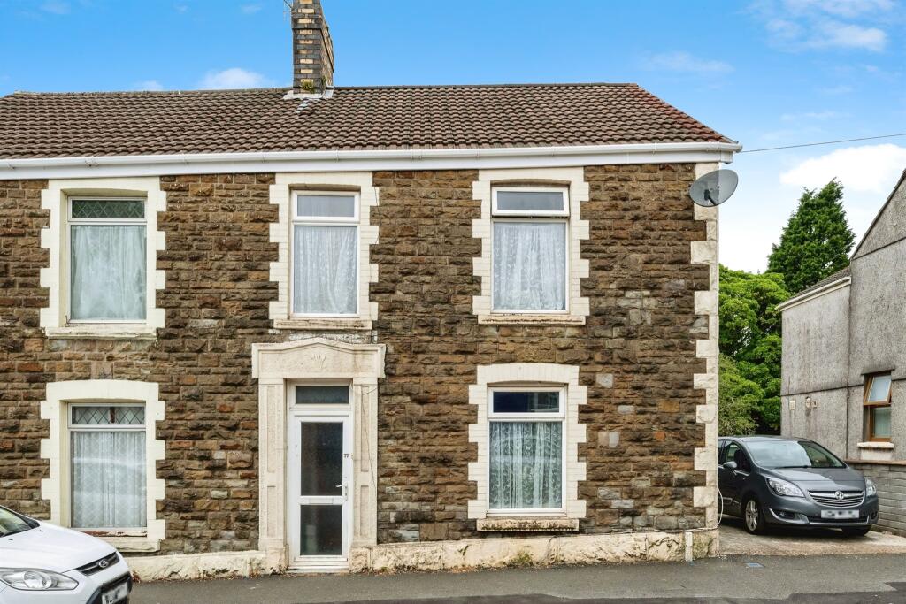 3 bedroom semidetached house for sale in Station Road, Fforestfach
