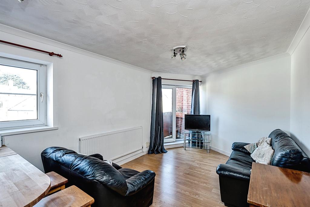 2 bedroom flat for sale in Beach Street, Swansea, SA1