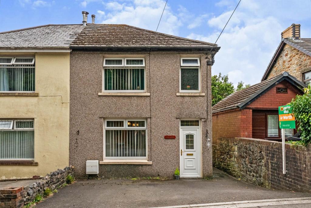 3 bedroom semidetached house for sale in Derllwyn Road, Tondu