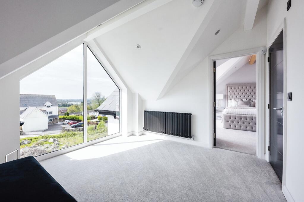 5 bedroom detached house for sale in Abergarw Meadow, Brynmenyn