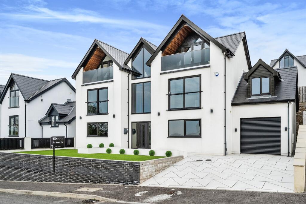 5 bedroom detached house for sale in Abergarw Meadow, Brynmenyn