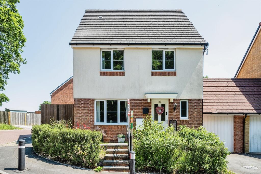 4 bedroom detached house for sale in Wood Green, Bridgend, CF31