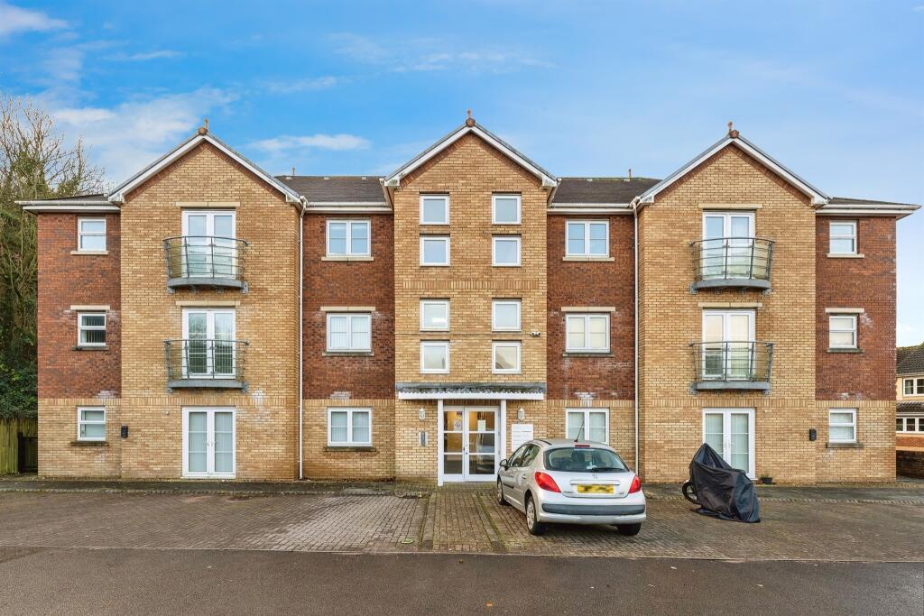 2 bedroom flat for sale in Maes Dewi Pritchard, Brackla, Bridgend, CF31