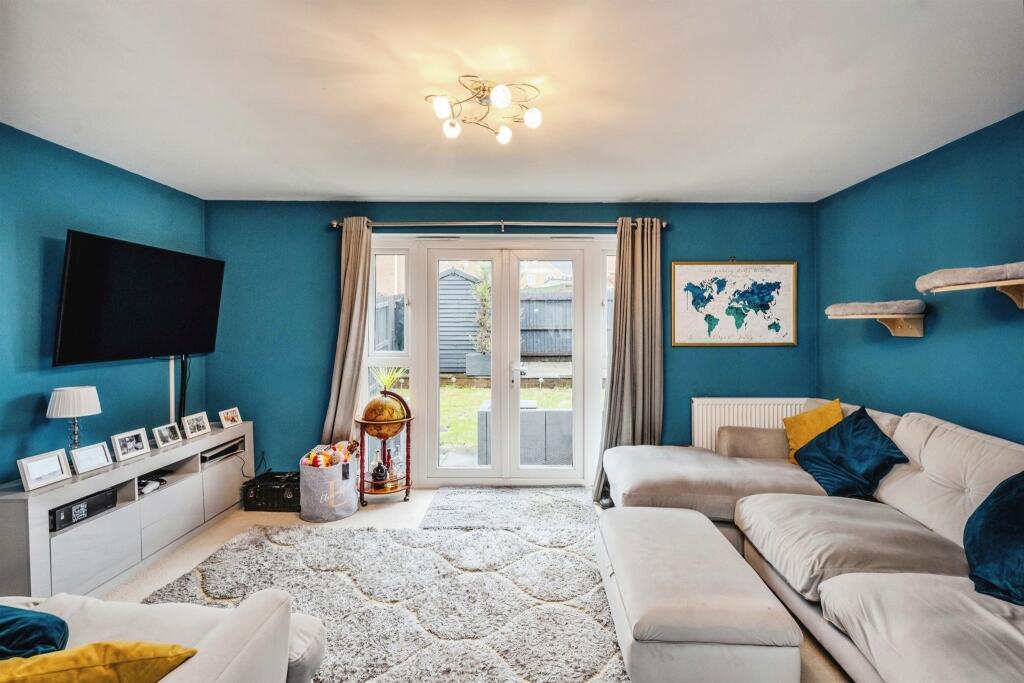 4 bedroom semidetached house for sale in Heol Bryncethin, Sarn