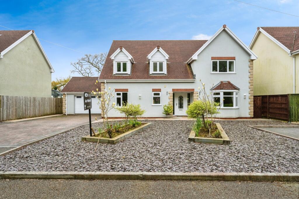 5 bedroom detached house for sale in Greenfields Lane, HeolYCyw