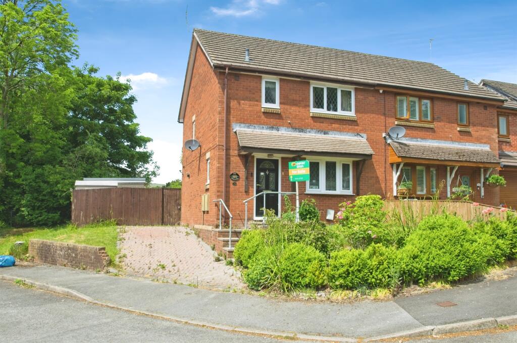 Main image of property: Brynheulog, Brynmenyn, Bridgend