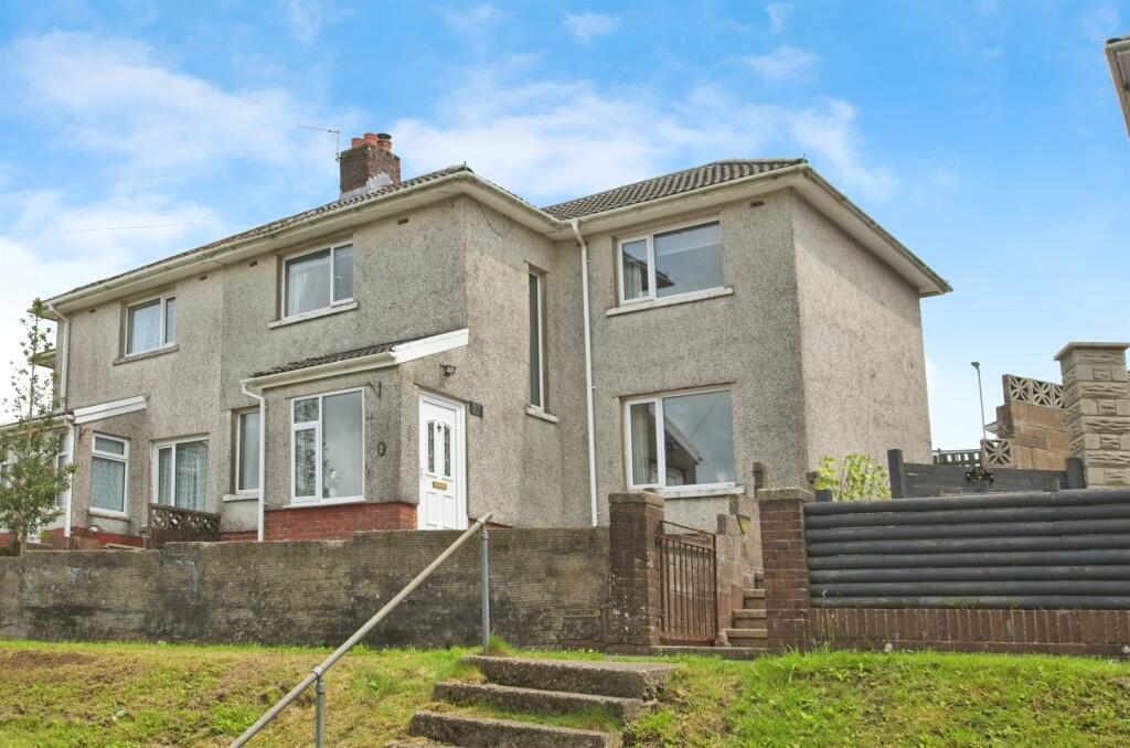 Main image of property: Craig Las, Llangeinor, Bridgend