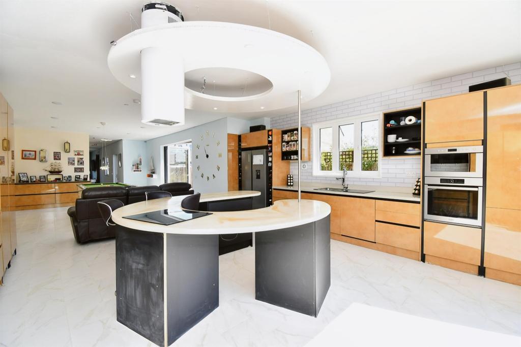 3 bedroom detached house for sale in Heol Y Ddol, Caerphilly, CF83