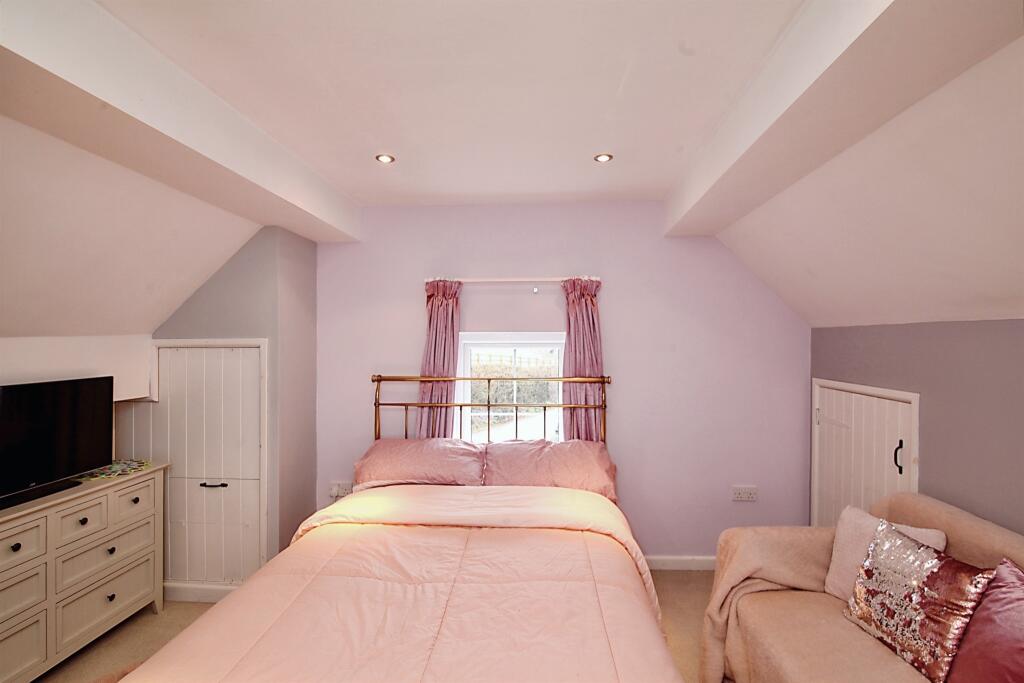 5 bedroom farm house for sale in Llanbradach, Llanbradach, CAERPHILLY, CF83