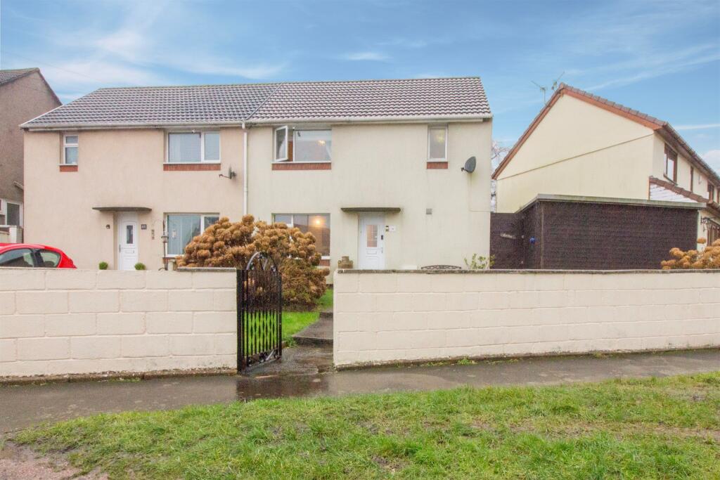 3 bedroom semidetached house for sale in Llanfabon Drive, Trethomas