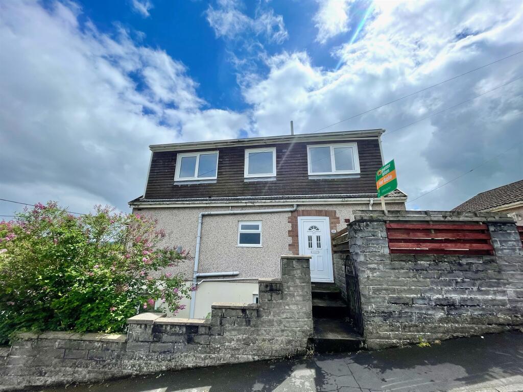 4 bedroom detached house for sale in TynYCoed, Ystrad Mynach, Hengoed