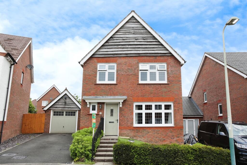 3 bedroom detached house for sale in Brambling Crescent, Penallta