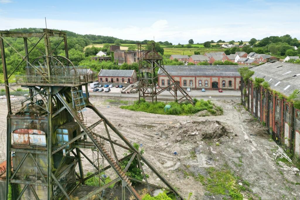 Additional property image - Winding Wheel Lane, Penallta, Hengoed