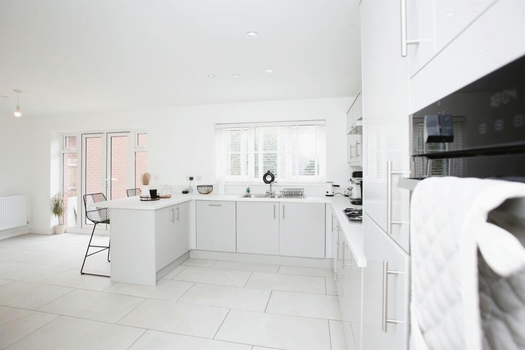 Additional property image - Gate Field Close, Bedwas, Caerphilly