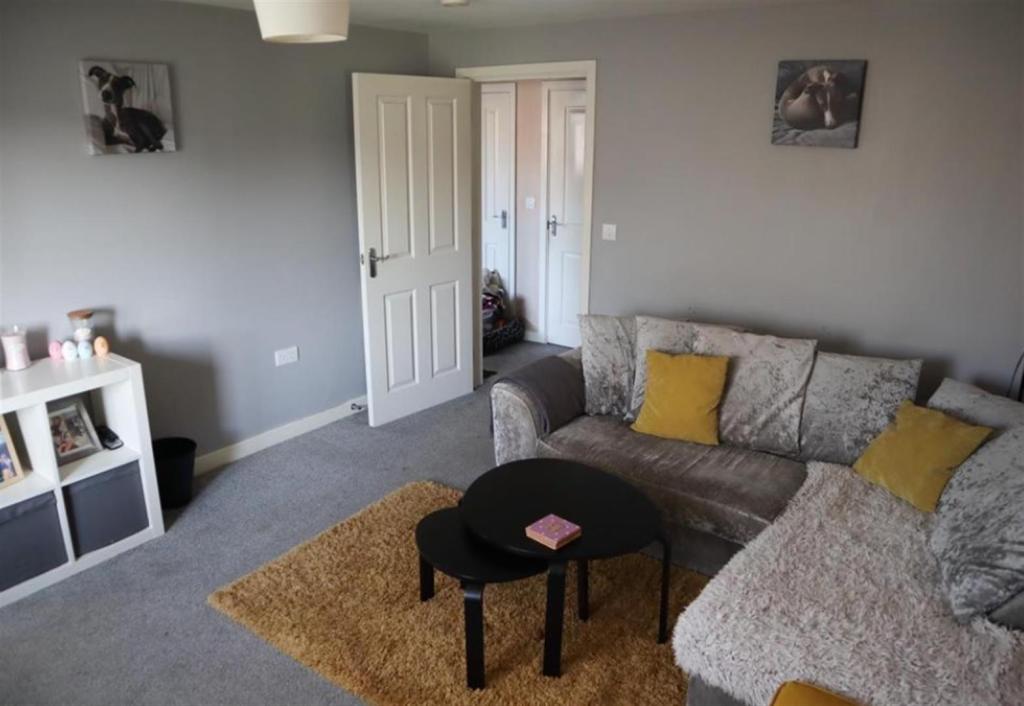 2 bedroom flat for sale in Small Meadow Court, Caerphilly, CF83