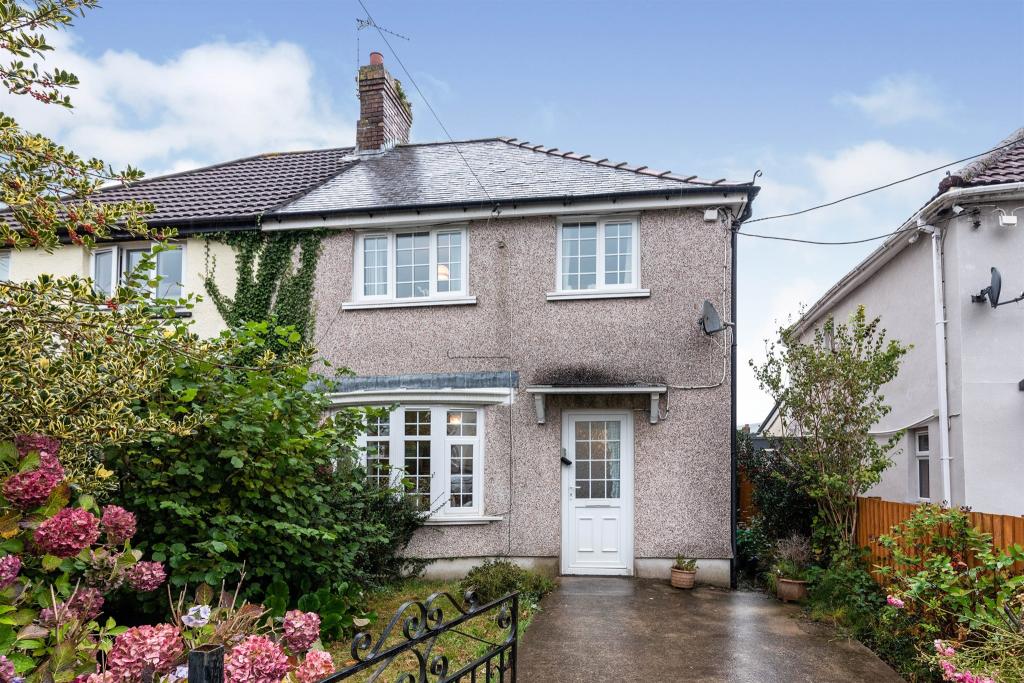 3 bedroom semidetached house for sale in Celyn Grove, Caerphilly, CF83