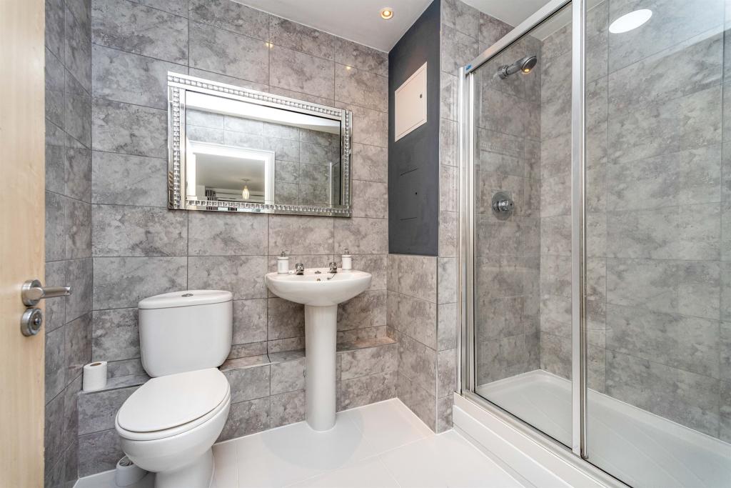 2 bedroom apartment for sale in Landmark Place, Cardiff, CF10