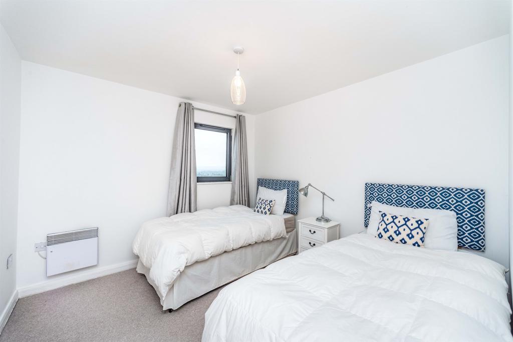 2 bedroom apartment for sale in Landmark Place, Cardiff, CF10